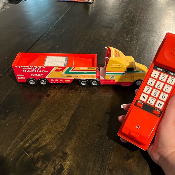 Nascar Kellogg's Racing Truck - Red and Yellow - Picture 6 of 7